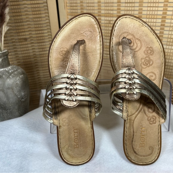 Born Flip Flops, Size: 9 🩴 - Picture 1 of 7